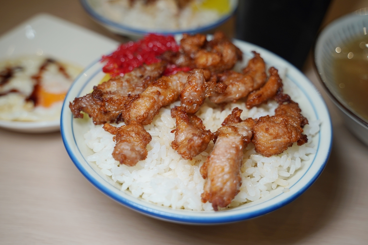 【阿芳魯肉飯內壢店】內壢滷肉飯推薦 創立於1998年 美味必點方塊魯肉飯/炸肉飯/阿芳肉羹 - 第6張圖 【阿芳魯肉飯內壢店】內壢滷肉飯推薦 創立於1998年 美味必點方塊魯肉飯/炸肉飯/阿芳肉羹