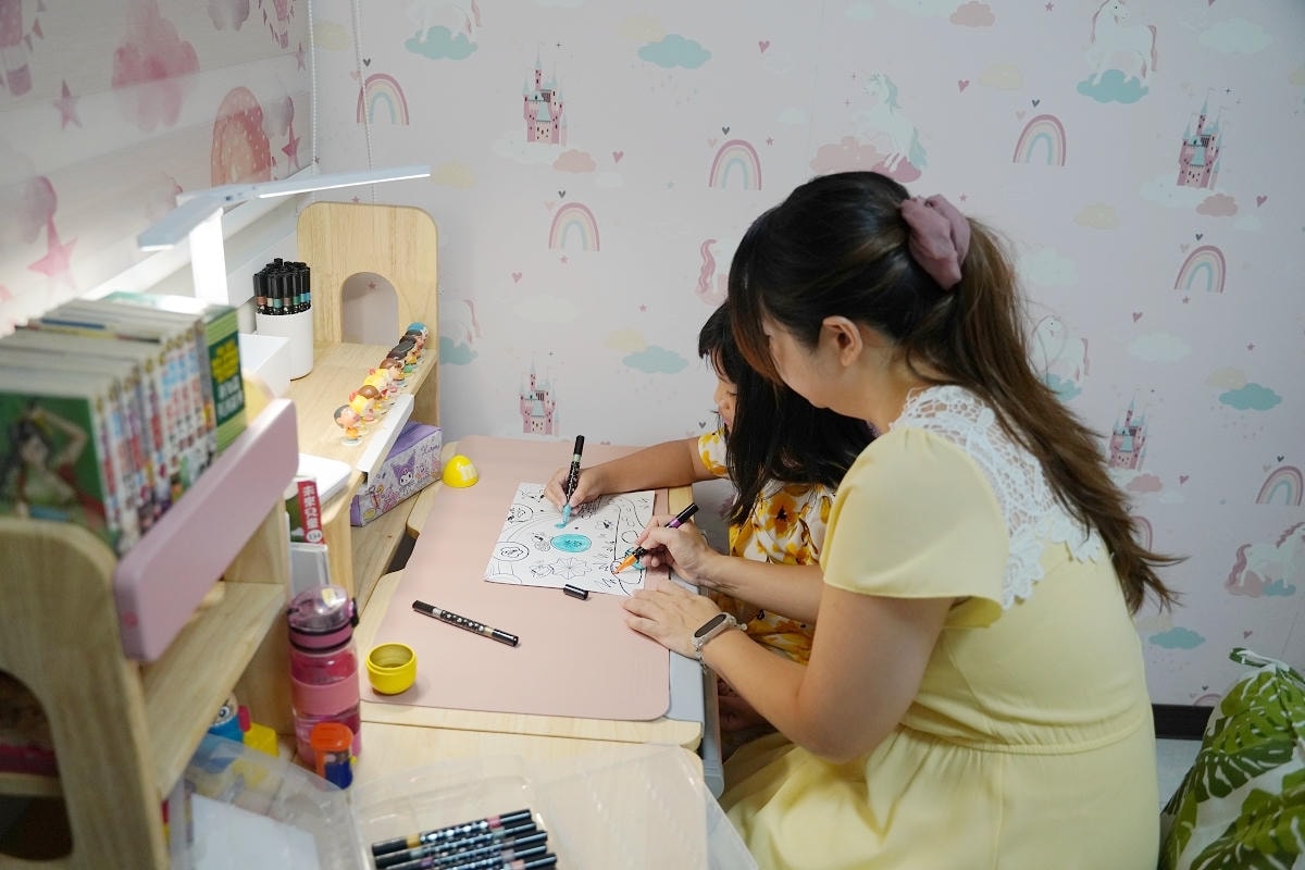 【兒童成長桌椅開箱心得】成長天地生活館可升降兒童成長桌全實木桌面 兒童專屬成長椅舒適不悶熱 - 第17張圖