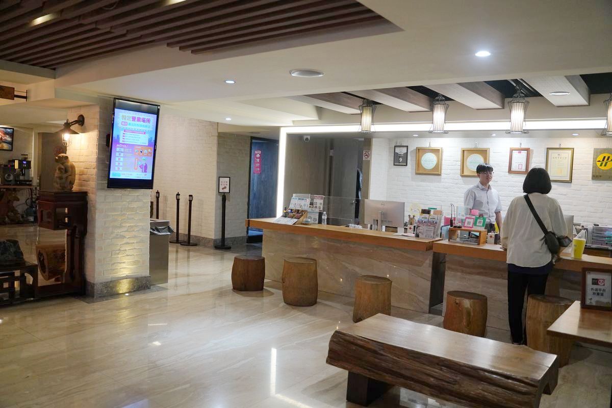【蘭桂坊花園酒店N訪】嘉義市最熱鬧文化路夜市內 豐盛多樣早餐吃到飽 嘉義市住宿飯店推薦 - 第2張圖