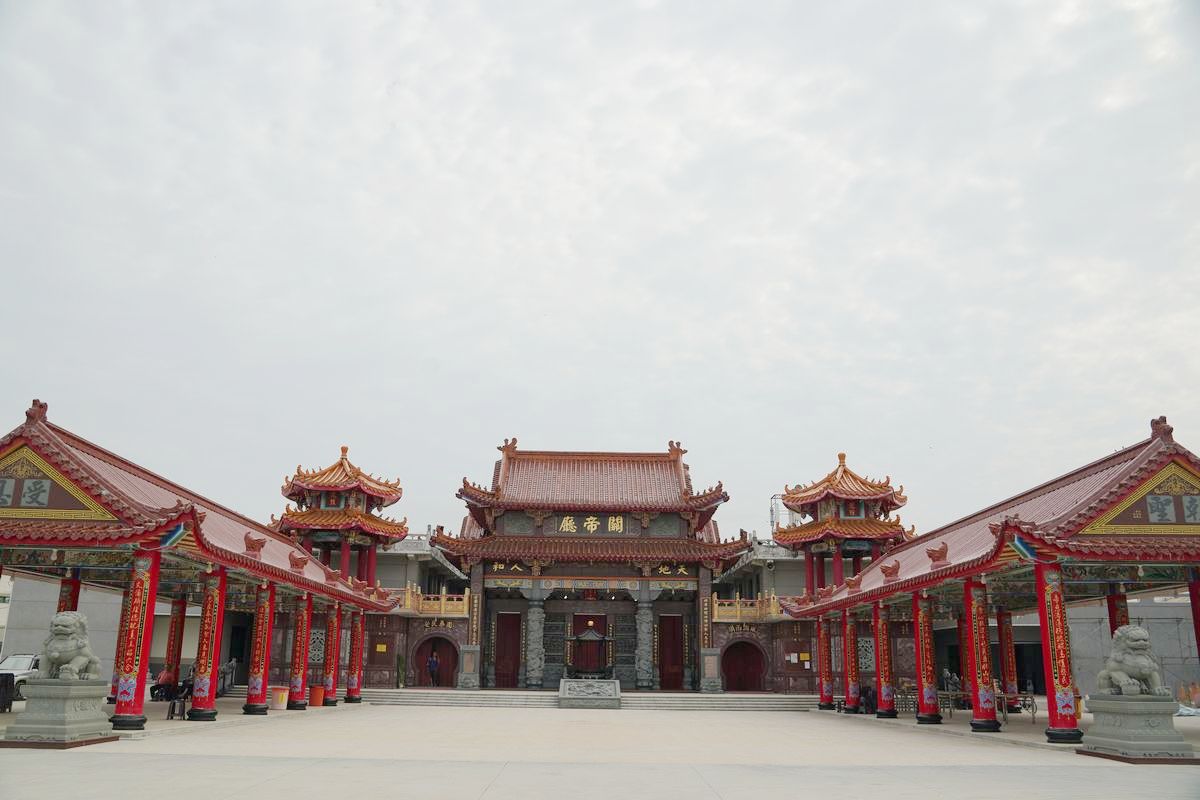 【白河馬稠後關帝廳】創始於1661年清朝順治年間 主祀關聖帝君香火鼎盛 台南白河草店景點 - 第1張圖