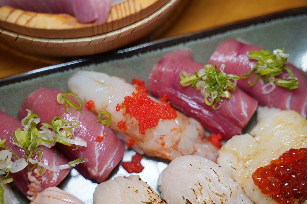 【魚金海鮮居食屋二訪】高CP值無菜單料理個人獨享套餐 超浮誇魚金海鮮木桶/豪華海鮮握壽司 - 第41張圖