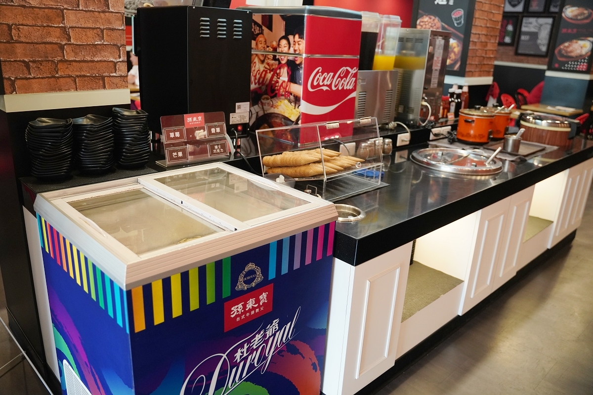 【孫東寶台式牛排教父桃園中山店】桃園市政府美食推薦 貴族30週年指定聯名餐送爽爽吃貨吊飾 - 第4張圖