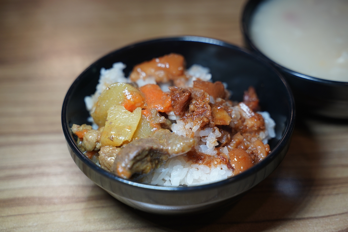 【孫東寶台式牛排教父桃園中山店】桃園市政府美食推薦 貴族30週年指定聯名餐送爽爽吃貨吊飾 - 第13張圖