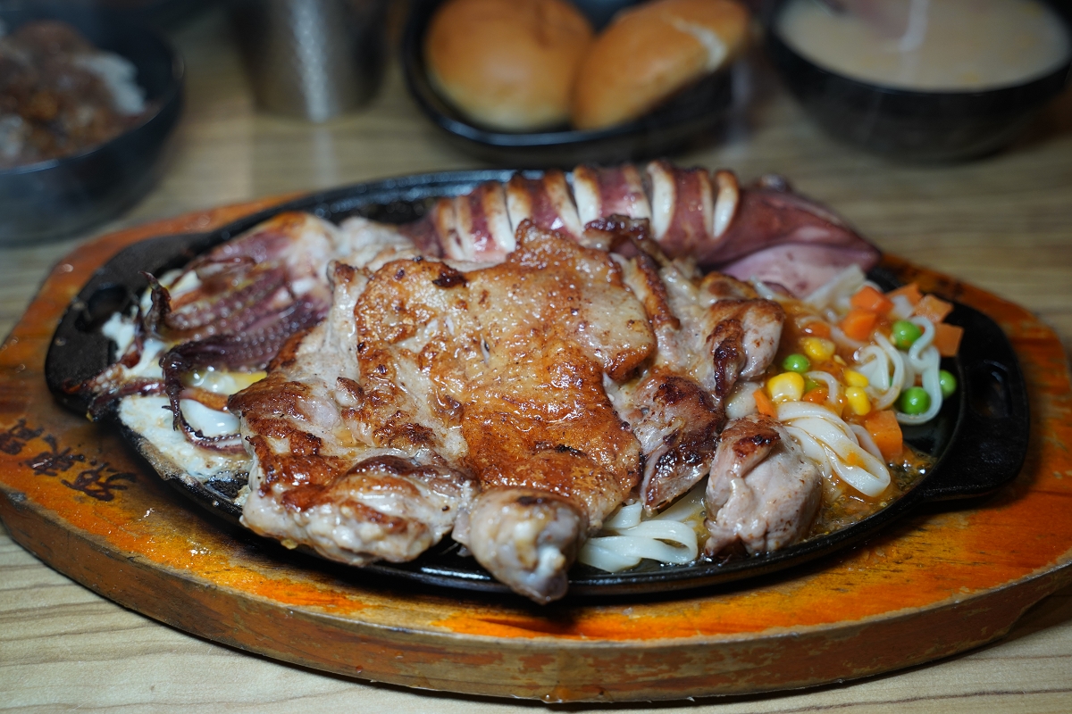 【孫東寶台式牛排教父桃園中山店】桃園市政府美食推薦 貴族30週年指定聯名餐送爽爽吃貨吊飾 - 第19張圖