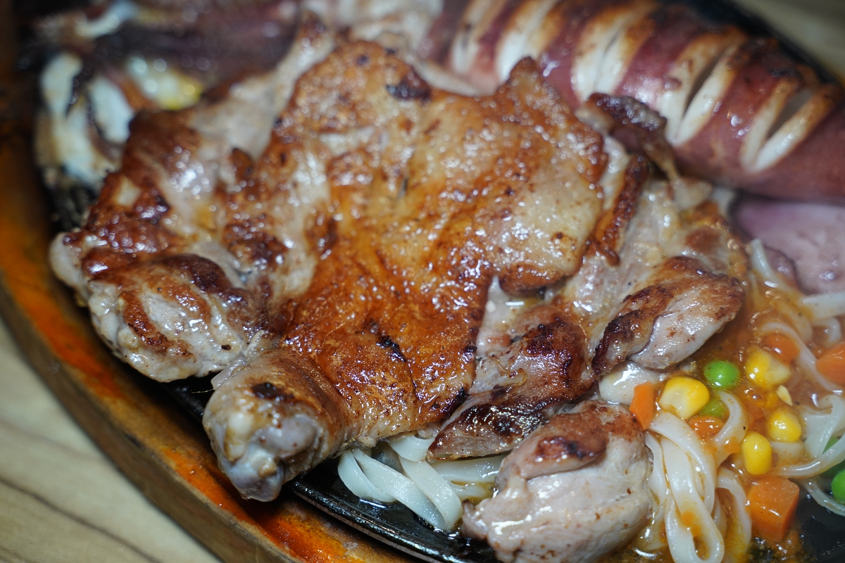 【孫東寶台式牛排教父桃園中山店】桃園市政府美食推薦 貴族30週年指定聯名餐送爽爽吃貨吊飾 - 第21張圖