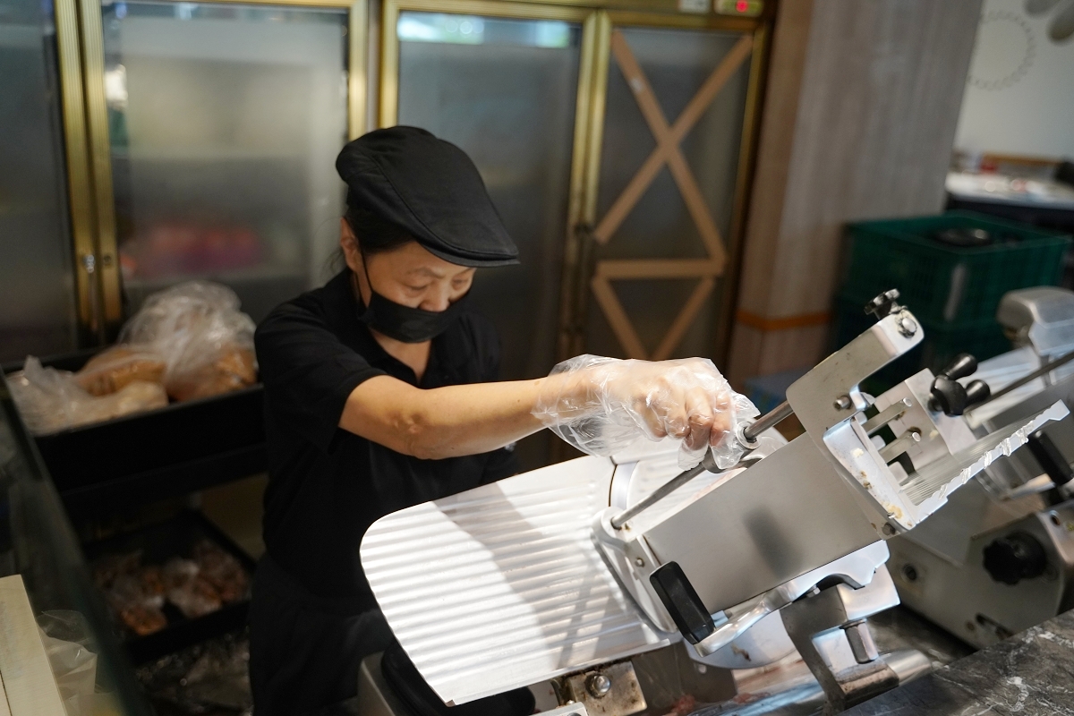 【羽葉麻辣火鍋三重火鍋吃到飽推薦】和牛海鮮 哈根達斯迷你杯/雪糕無限量供應 超大千坪停車場 - 第32張圖