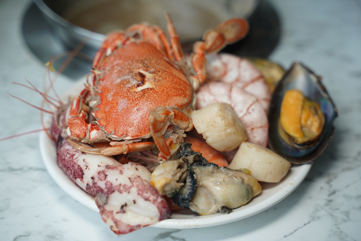 【羽葉麻辣火鍋三重火鍋吃到飽推薦】和牛海鮮 哈根達斯迷你杯/雪糕無限量供應 超大千坪停車場 - 第77張圖