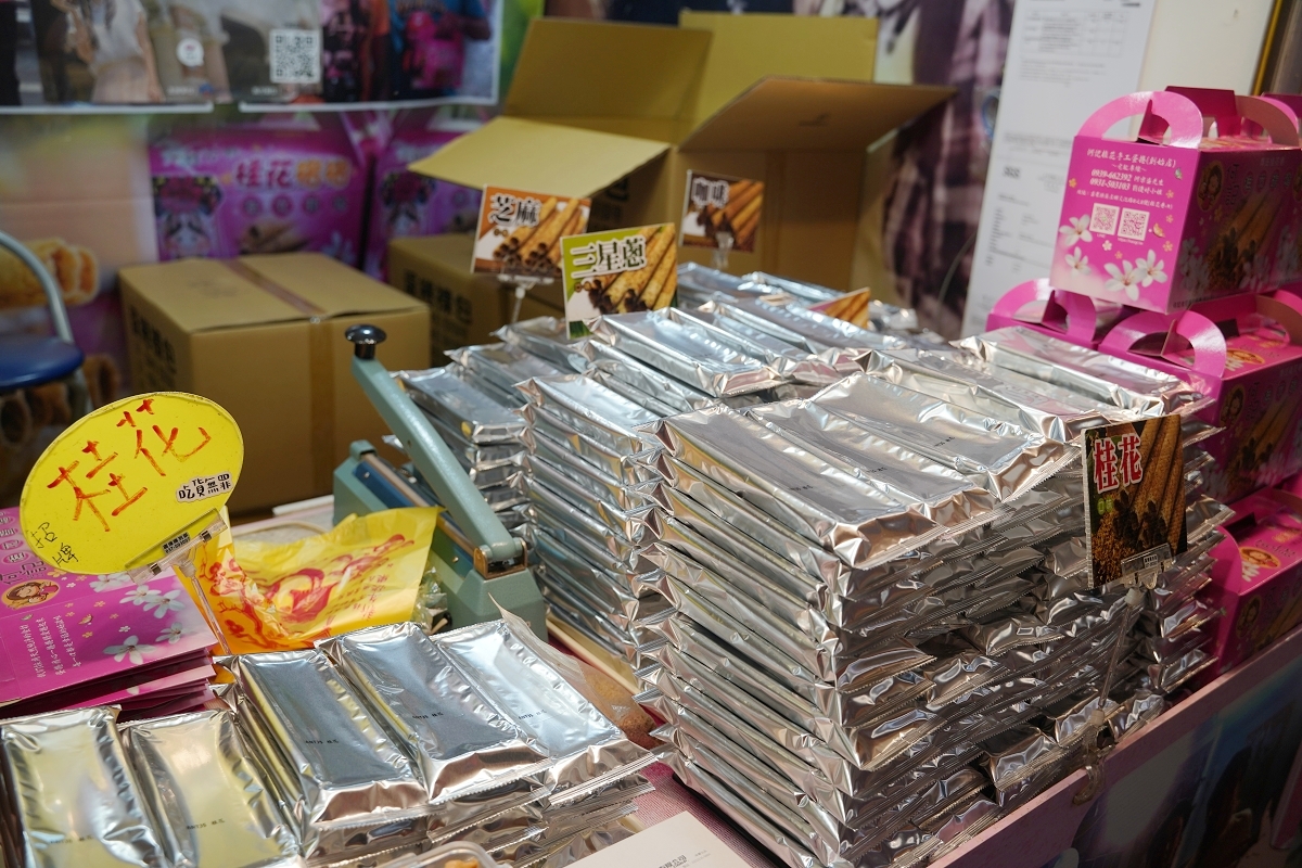 【何記桂花蛋捲創始店】苗栗南庄桂花巷蛋捲推薦 手工現做免費試吃 非凡電視緯來電視推薦 - 第4張圖