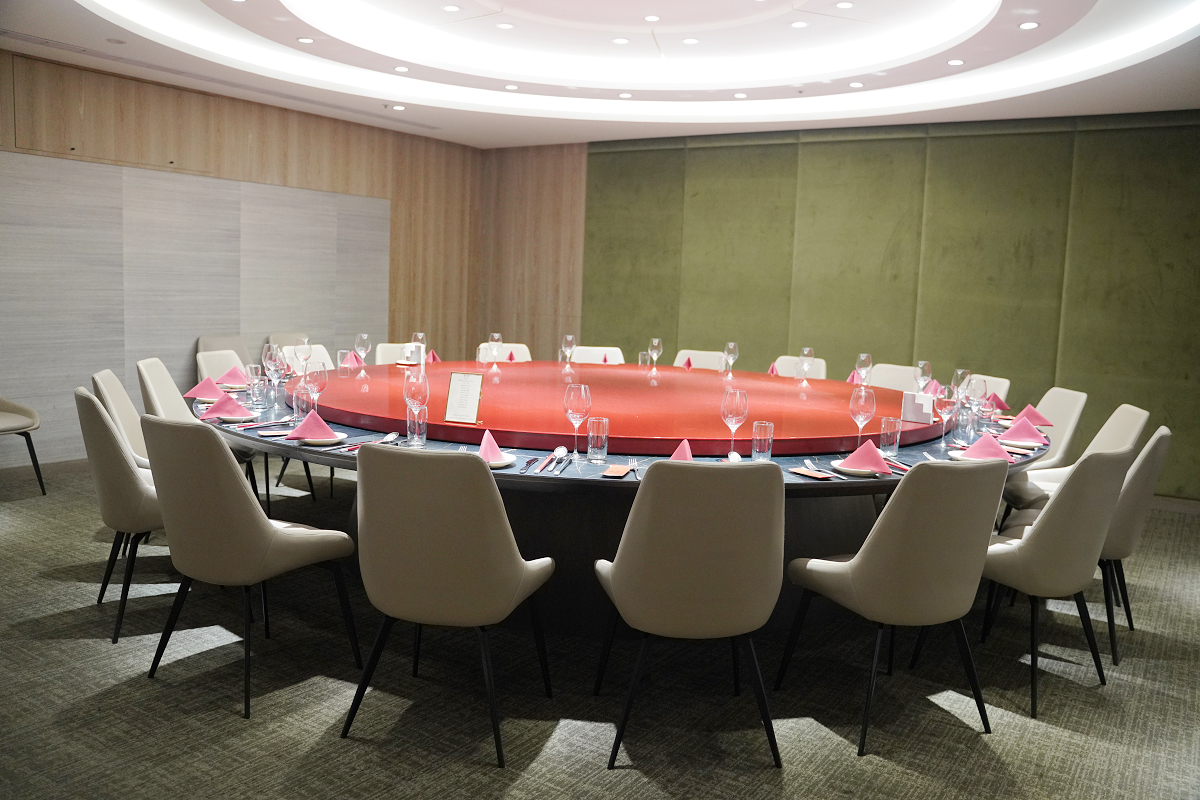 【麟聚粵式私房料理】台北米其林餐廳推薦 粵式私廚招牌玻璃脆皮小乳鴨必吃 台北小巨蛋美食餐廳