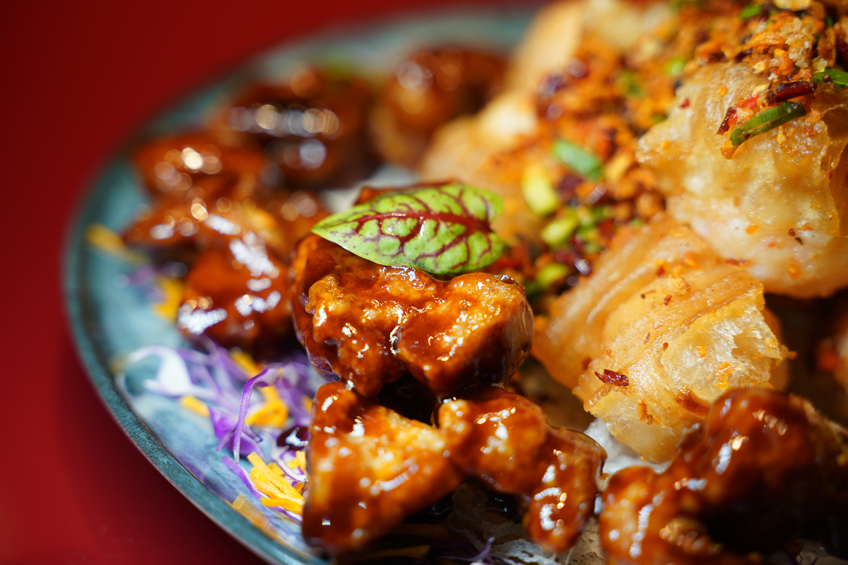 【麟聚粵式私房料理】台北米其林餐廳推薦 粵式私廚招牌玻璃脆皮小乳鴨必吃 台北小巨蛋美食餐廳