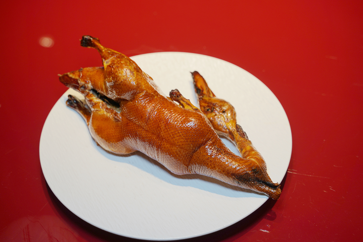 【麟聚粵式私房料理】台北米其林餐廳推薦 粵式私廚招牌玻璃脆皮小乳鴨必吃 台北小巨蛋美食餐廳