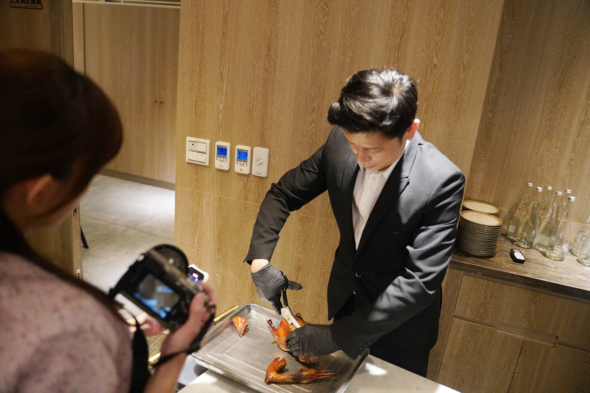 【麟聚粵式私房料理】台北米其林餐廳推薦 粵式私廚招牌玻璃脆皮小乳鴨必吃 台北小巨蛋美食餐廳