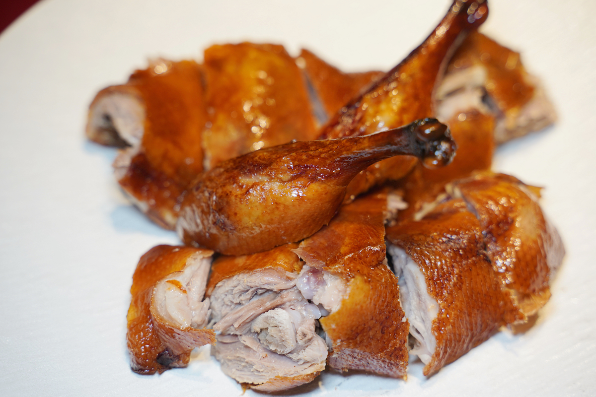 【麟聚粵式私房料理】台北米其林餐廳推薦 粵式私廚招牌玻璃脆皮小乳鴨必吃 台北小巨蛋美食餐廳