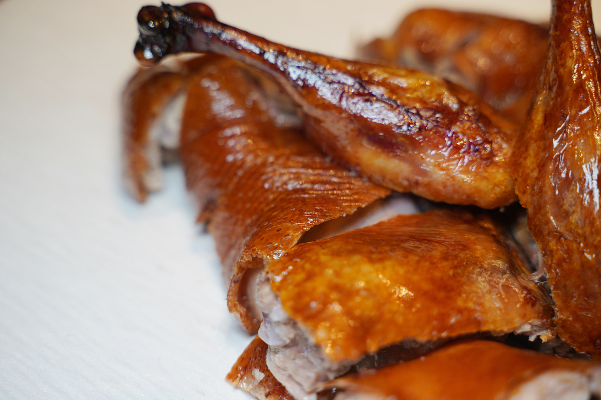 【麟聚粵式私房料理】台北米其林餐廳推薦 粵式私廚招牌玻璃脆皮小乳鴨必吃 台北小巨蛋美食餐廳