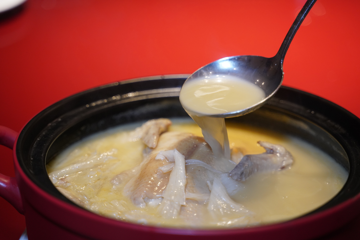 【麟聚粵式私房料理】台北米其林餐廳推薦 粵式私廚招牌玻璃脆皮小乳鴨必吃 台北小巨蛋美食餐廳