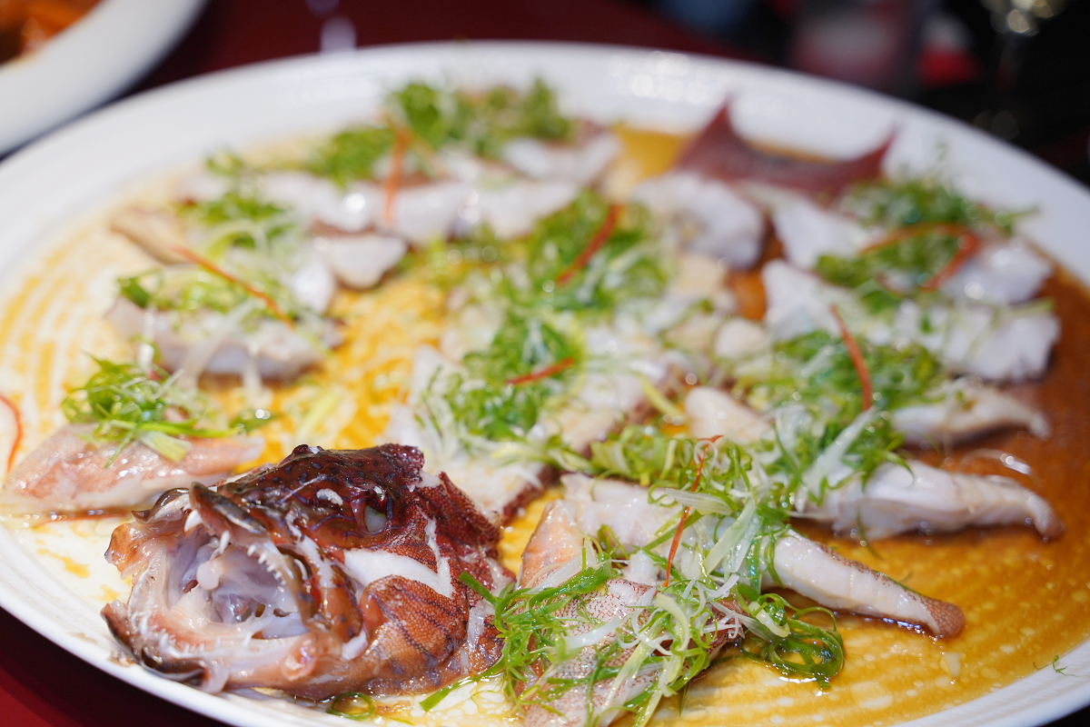 【麟聚粵式私房料理】台北米其林餐廳推薦 粵式私廚招牌玻璃脆皮小乳鴨必吃 台北小巨蛋美食餐廳