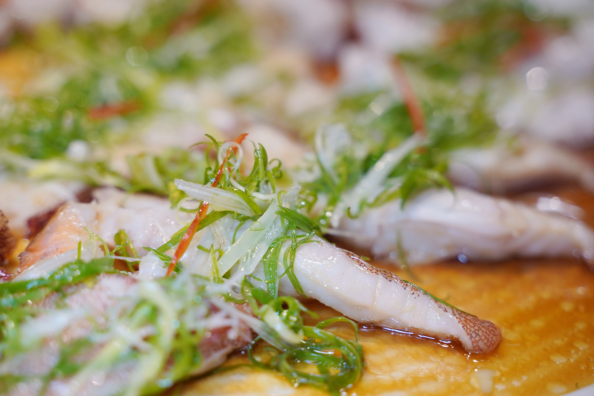 【麟聚粵式私房料理】台北米其林餐廳推薦 粵式私廚招牌玻璃脆皮小乳鴨必吃 台北小巨蛋美食餐廳