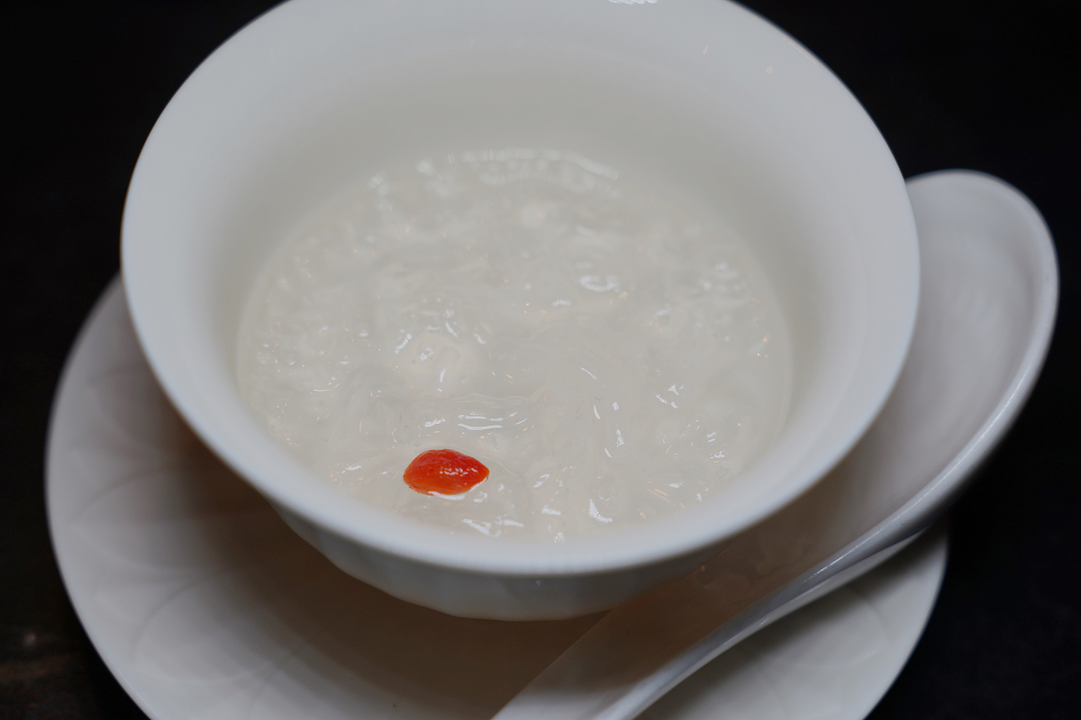 【麟聚粵式私房料理】台北米其林餐廳推薦 粵式私廚招牌玻璃脆皮小乳鴨必吃 台北小巨蛋美食餐廳