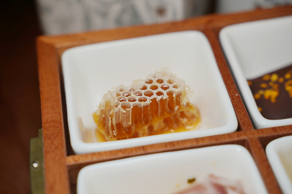 【滿誠蜂蜜純蜂蜜專賣店】1979來自雲林崙背養蜂園堅持自然養蜂培育法 蜂蜜甜點蜂蜜飲下午茶 - 第20張圖 【滿誠蜂蜜純蜂蜜專賣店】1979來自雲林崙背養蜂園堅持自然養蜂培育法 蜂蜜甜點蜂蜜飲下午茶