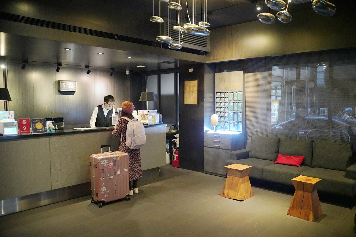 【樂逸旅居高雄七賢館 Lainn】高雄住宿推薦 鄰近高捷美麗島站/六合夜市 免費下午茶點