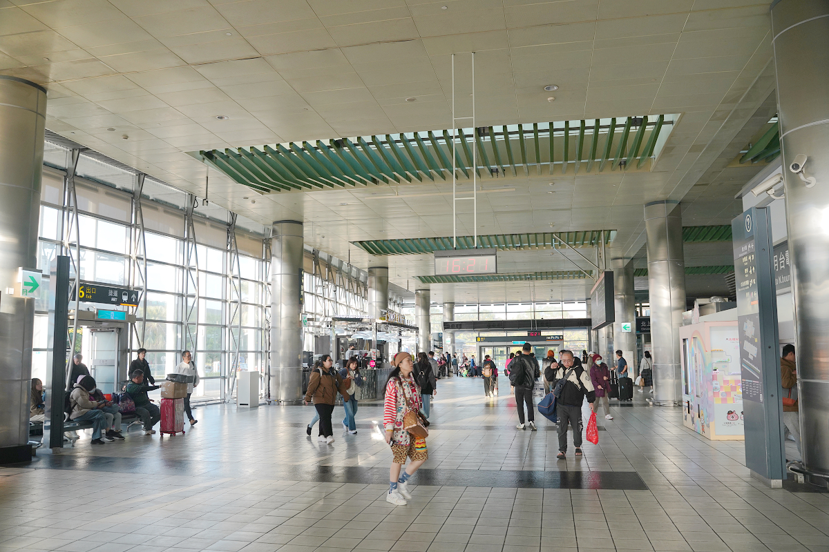 【統聯客運桃園市公車208路線】高鐵桃園站-內壢-八德 內壢來往桃園高鐵心得分享