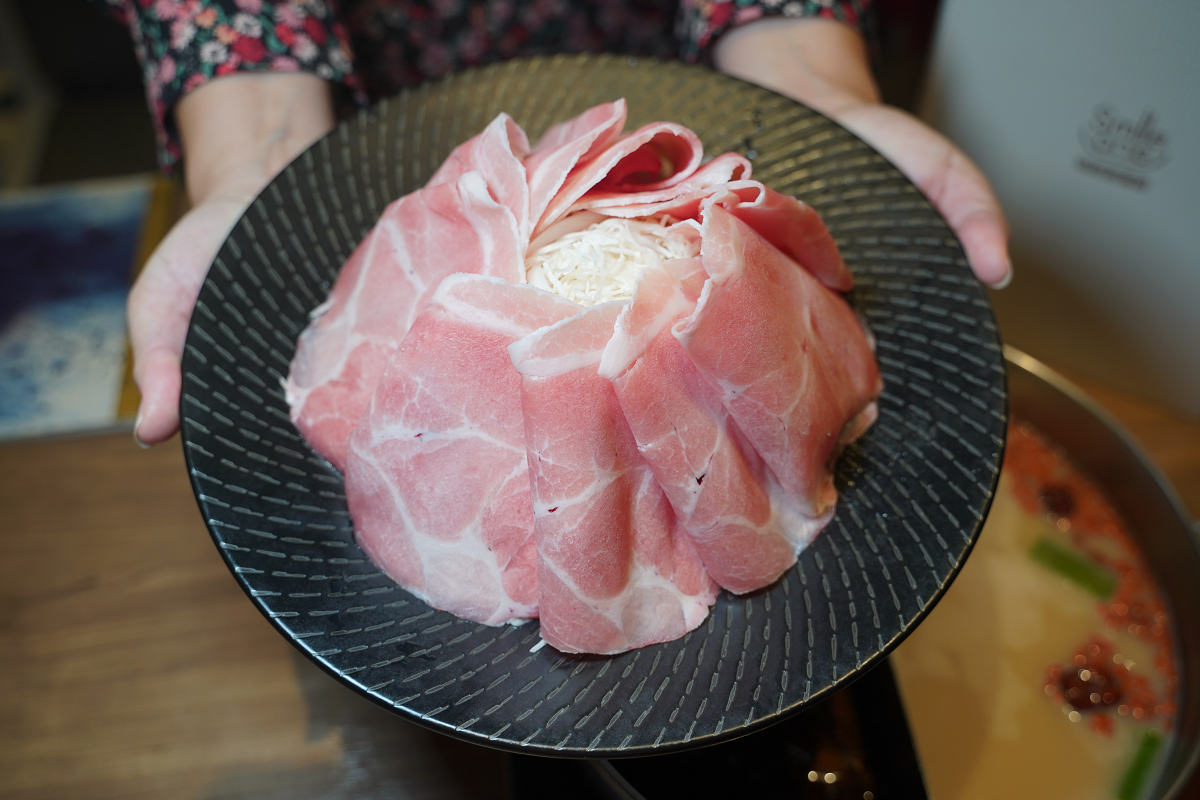 【Smile One 精緻涮涮鍋】高雄火鍋店推薦 30樓高空美景高雄約會餐廳首選 高雄福華大飯店 - 第21張圖 【Smile One 精緻涮涮鍋】高雄火鍋店推薦 30樓高空美景高雄約會餐廳首選 高雄福華大飯店