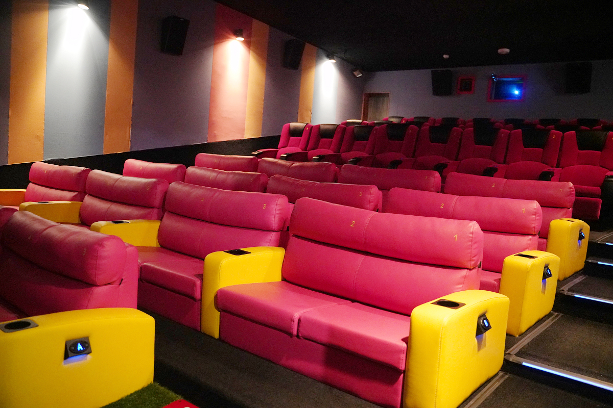 【桃園站前in89豪華影城】boomboom親子影廳 親子專屬沙發座椅 兒童遊戲區歡樂球池 - 第9張圖 【桃園站前in89豪華影城】boomboom親子影廳 親子專屬沙發座椅 兒童遊戲區歡樂球池