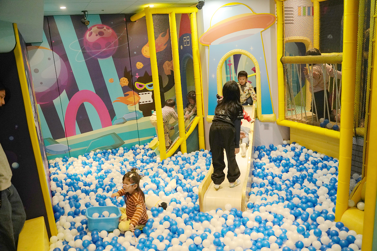 【桃園站前in89豪華影城】boomboom親子影廳 親子專屬沙發座椅 兒童遊戲區歡樂球池 - 第13張圖 【桃園站前in89豪華影城】boomboom親子影廳 親子專屬沙發座椅 兒童遊戲區歡樂球池