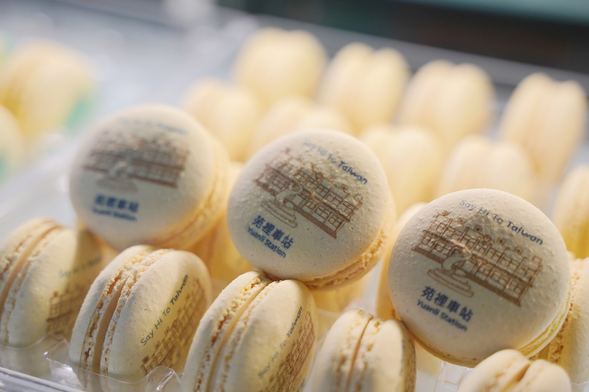 【海風號甜點列車開箱】透明珠寶餐盒夢幻登場 台中出發季節限定芋頭金沙馬卡龍 療癒系車廂超好拍