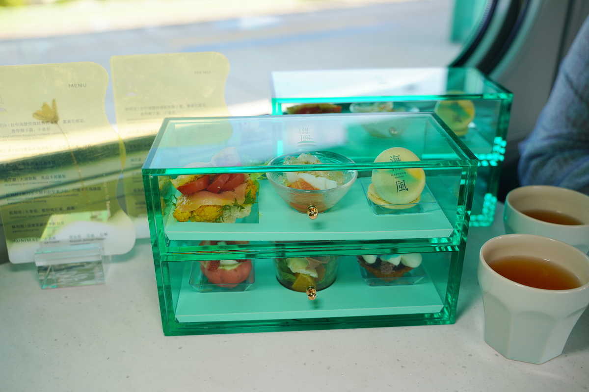 【海風號甜點列車開箱】透明珠寶餐盒夢幻登場 台中出發季節限定芋頭金沙馬卡龍 療癒系車廂超好拍