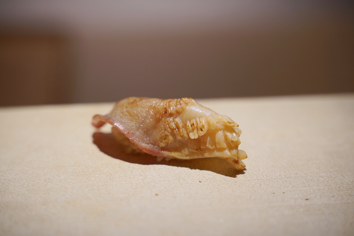 【鮨荻 sushi ogi】台北中山區無菜單料理推薦 台北條通商務聚餐/約會吃飯首選 你絕對沒吃過一次吃將近30道菜的OMAKASE! - 第32張圖 【鮨荻 sushi ogi】台北中山區無菜單料理推薦 台北條通商務聚餐/約會吃飯首選 你絕對沒吃過一次吃將近30道菜的OMAKASE!