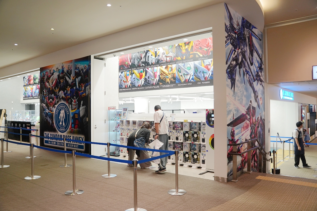 【北海道新千歲機場國內線航廈】超好逛四層樓商店街 餐廳/戲院/空港溫泉/鋼彈模型/初音未來