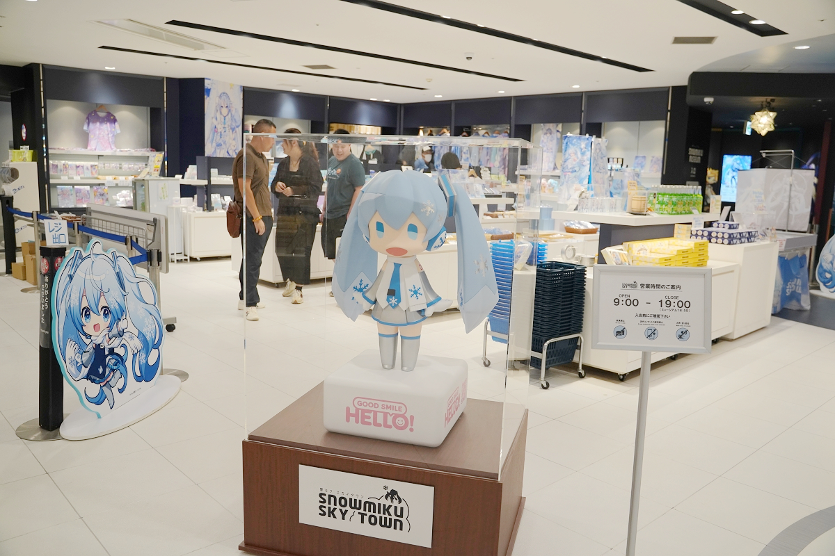 【北海道新千歲機場國內線航廈】超好逛四層樓商店街 餐廳/戲院/空港溫泉/鋼彈模型/初音未來