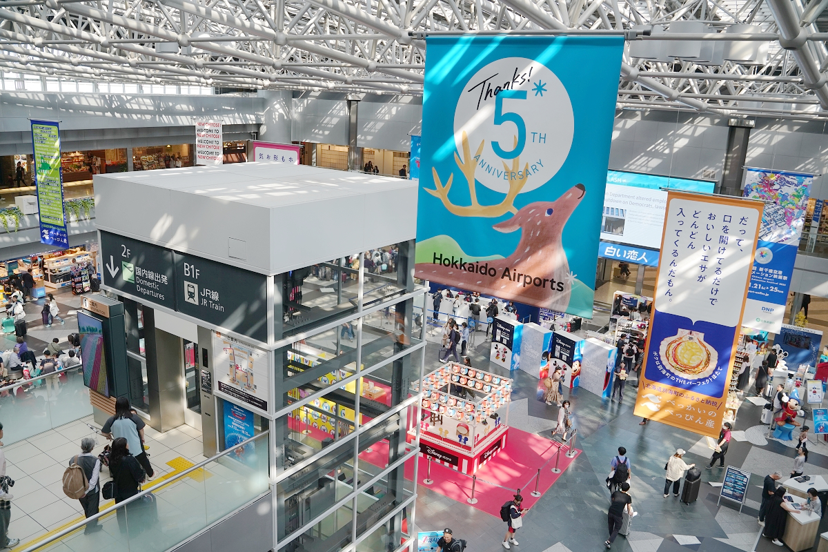 【北海道新千歲機場國內線航廈】超好逛四層樓商店街 餐廳/戲院/空港溫泉/鋼彈模型/初音未來