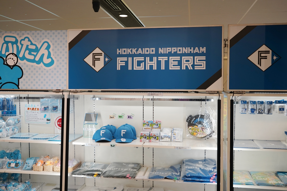 【北海道新千歲機場國內線航廈】超好逛四層樓商店街 餐廳/戲院/空港溫泉/鋼彈模型/初音未來