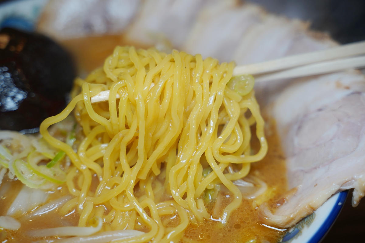 【札幌拉麵大心】新千歲機場國際線管制區內 北海道市場食堂街美食推薦 創立於1985年 - 第8張圖 【札幌拉麵大心】新千歲機場國際線管制區內 北海道市場食堂街美食推薦 創立於1985年