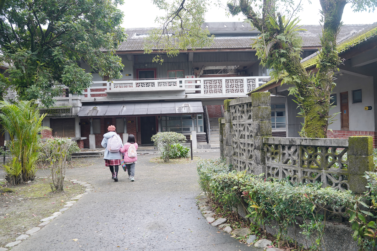 【煙波花時間宜蘭傳藝】夜宿蘭陽藝城漫遊古味巷陌 台灣首見聚落式住宿區 冰果室刨冰機兒童遊戲區