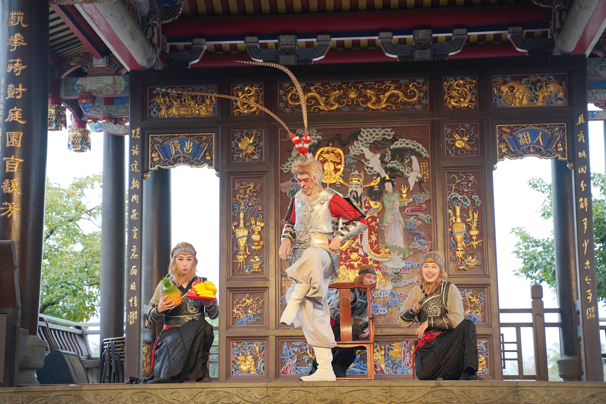 【齊天大聖嬉遊記】2026宜蘭傳藝園區駐園大戲 跳鼓陣x傳統戲曲x高空特技 入住煙波花時間免費看