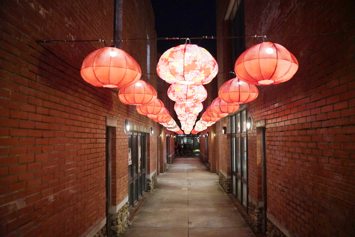 【煙波花時間宜蘭傳藝】夜宿蘭陽藝城漫遊古味巷陌 台灣首見聚落式住宿區 冰果室刨冰機兒童遊戲區