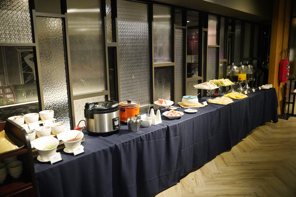 【滿饌樓】宜蘭傳藝中心美食餐廳推薦 細熬台味鍋物半自助吧吃到飽 煙波花時間晚餐好選擇