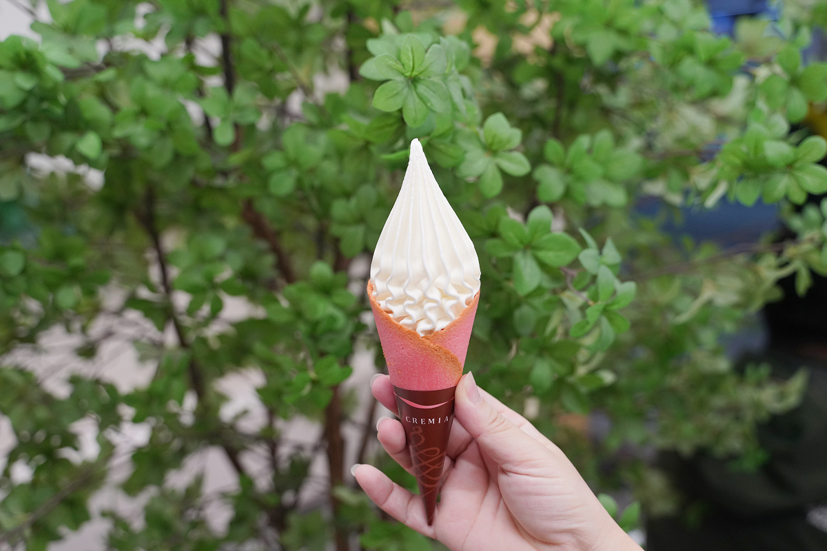 【CREMIA北海道冰淇淋之神西門店】台北西門町霜淇淋推薦 濃郁奶香+白色戀人脆餅