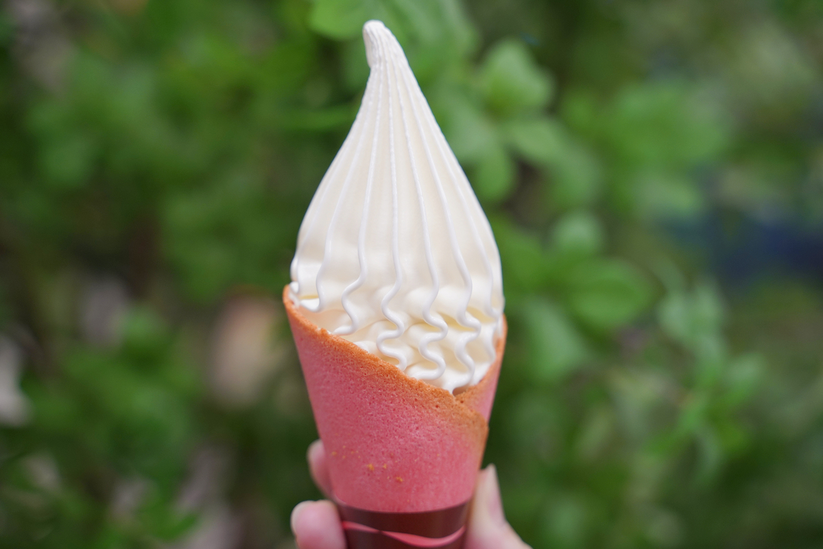 【CREMIA北海道冰淇淋之神西門店】台北西門町霜淇淋推薦 濃郁奶香+白色戀人脆餅