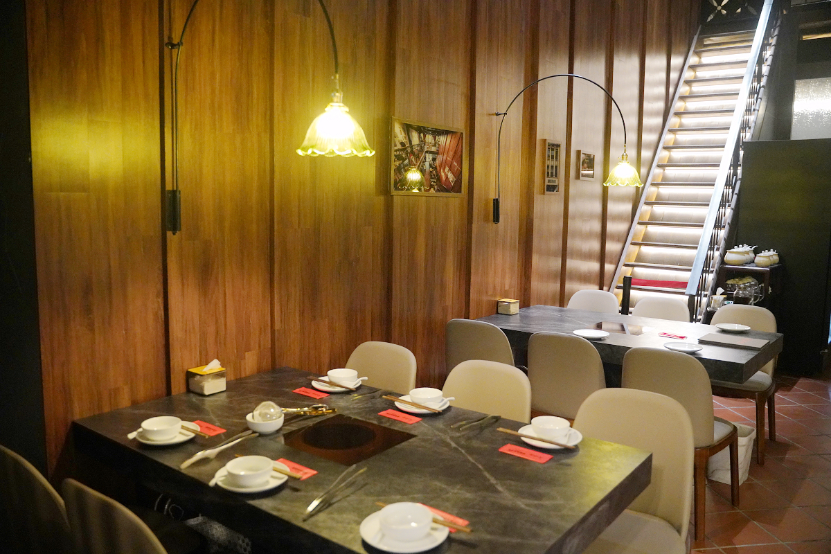 【老撈麻辣火鍋-順天外科醫院】大稻埕美食餐廳推薦 百年歷史日式老宅空間 沒預訂吃不到雞煲蟹鍋 - 第2張圖 【老撈麻辣火鍋-順天外科醫院】大稻埕美食餐廳推薦 百年歷史日式老宅空間 沒預訂吃不到雞煲蟹鍋