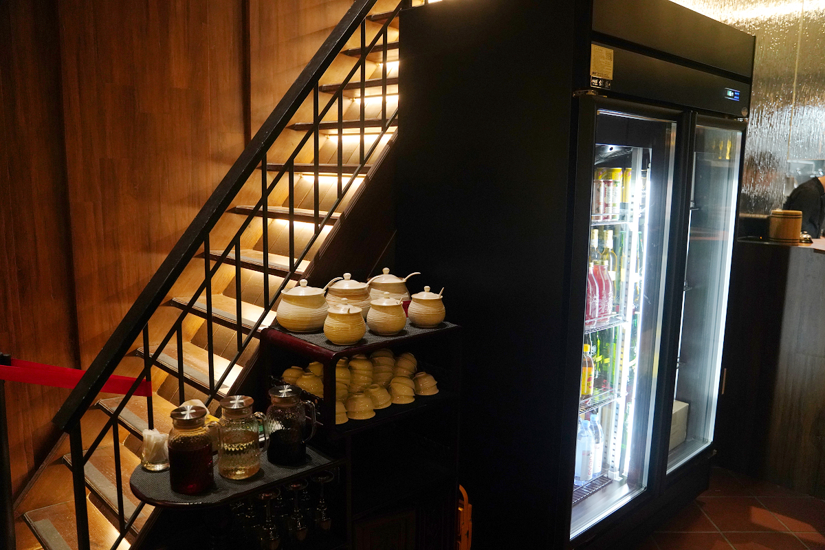 【老撈麻辣火鍋-順天外科醫院】大稻埕美食餐廳推薦 百年歷史日式老宅空間 沒預訂吃不到雞煲蟹鍋 - 第3張圖 【老撈麻辣火鍋-順天外科醫院】大稻埕美食餐廳推薦 百年歷史日式老宅空間 沒預訂吃不到雞煲蟹鍋