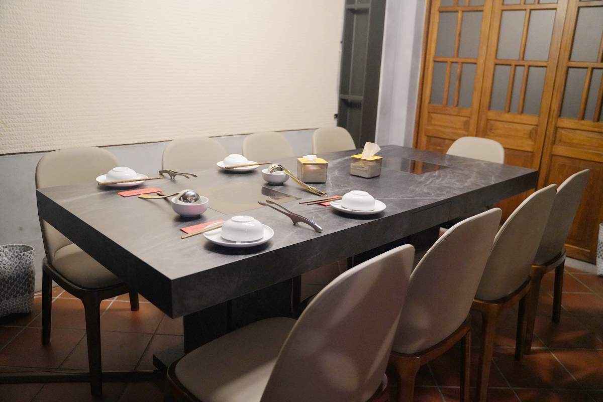 【老撈麻辣火鍋-順天外科醫院】大稻埕美食餐廳推薦 百年歷史日式老宅空間 沒預訂吃不到雞煲蟹鍋 - 第9張圖 【老撈麻辣火鍋-順天外科醫院】大稻埕美食餐廳推薦 百年歷史日式老宅空間 沒預訂吃不到雞煲蟹鍋