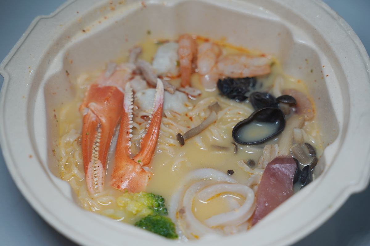 【Yo-Kai Express無人拉麵機開箱】泰國國民MAMA泡麵90秒現煮 24小時無人商店商機無限