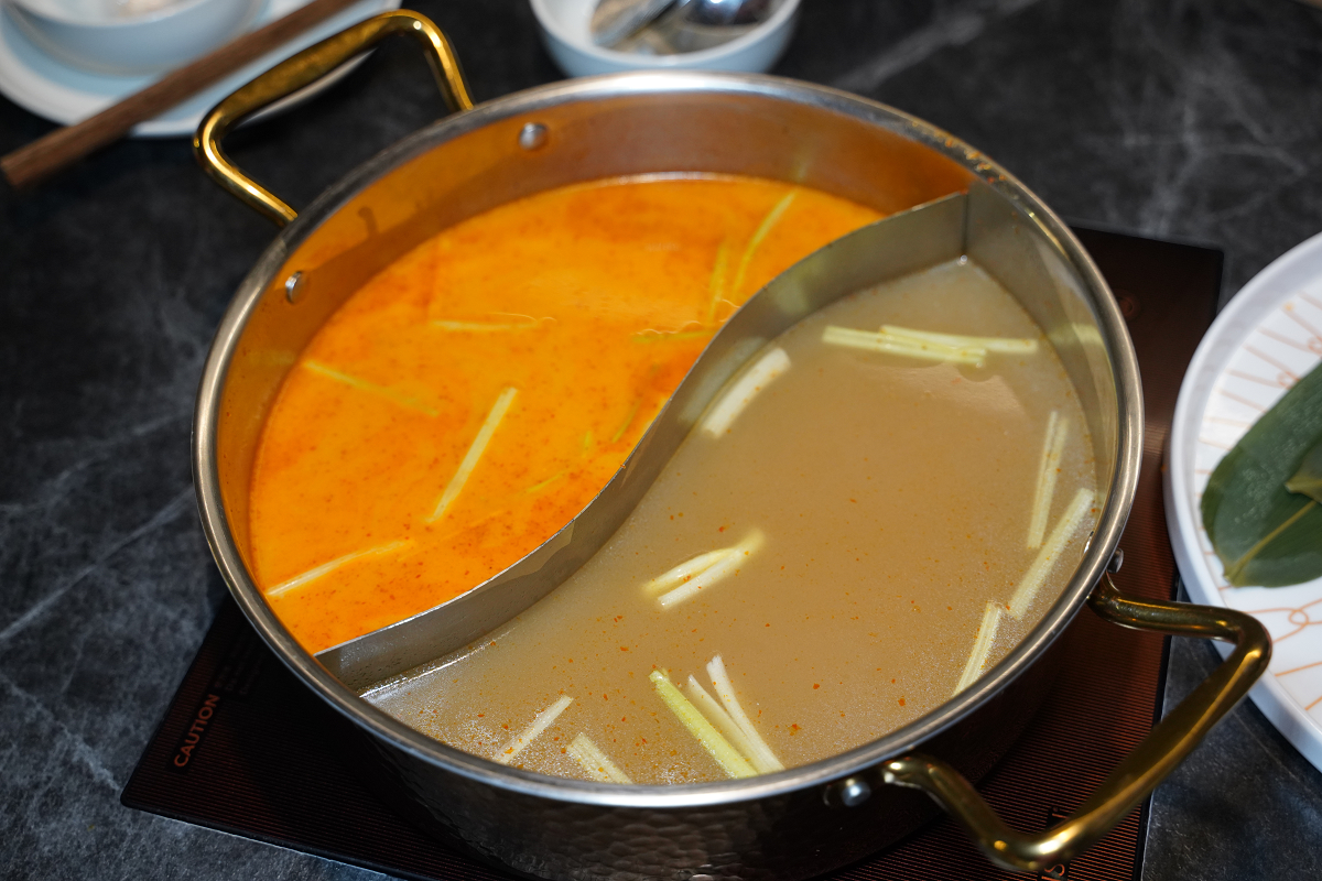 【老撈麻辣火鍋-順天外科醫院】大稻埕美食餐廳推薦 百年歷史日式老宅空間 沒預訂吃不到雞煲蟹鍋 - 第18張圖 【老撈麻辣火鍋-順天外科醫院】大稻埕美食餐廳推薦 百年歷史日式老宅空間 沒預訂吃不到雞煲蟹鍋