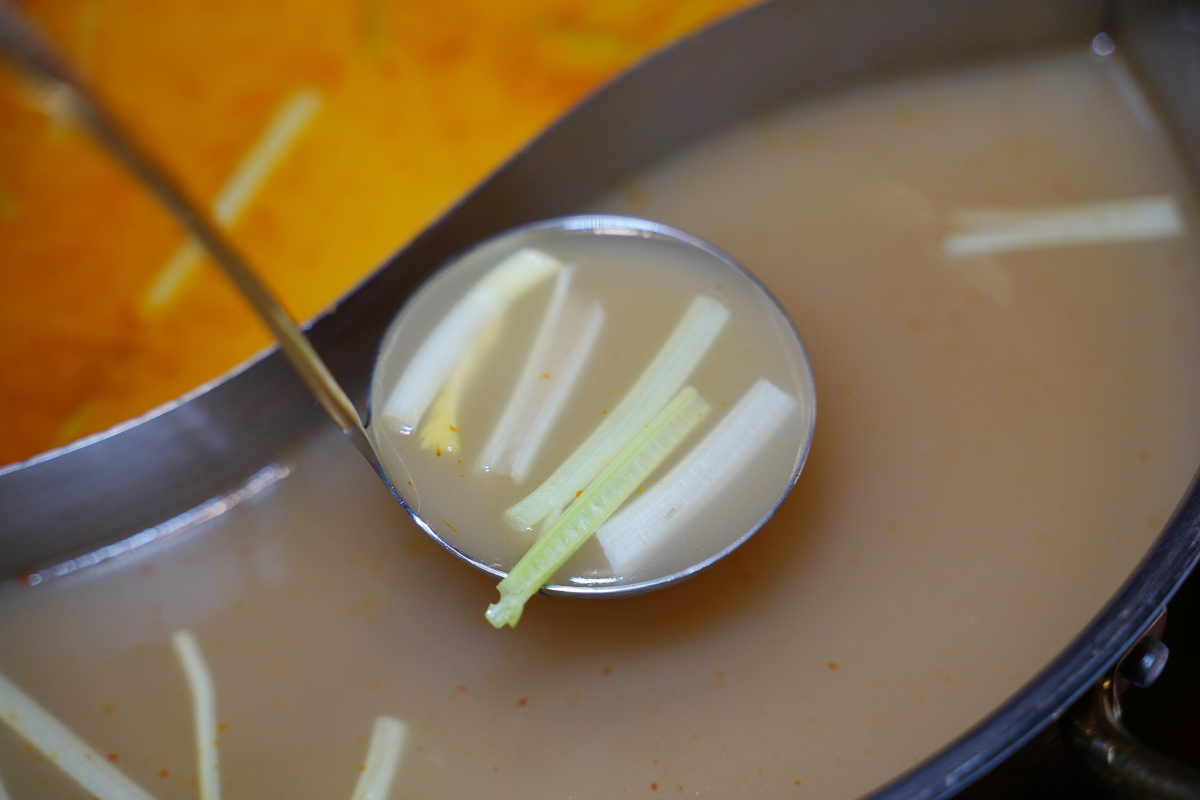 【老撈麻辣火鍋-順天外科醫院】大稻埕美食餐廳推薦 百年歷史日式老宅空間 沒預訂吃不到雞煲蟹鍋 - 第19張圖 【老撈麻辣火鍋-順天外科醫院】大稻埕美食餐廳推薦 百年歷史日式老宅空間 沒預訂吃不到雞煲蟹鍋