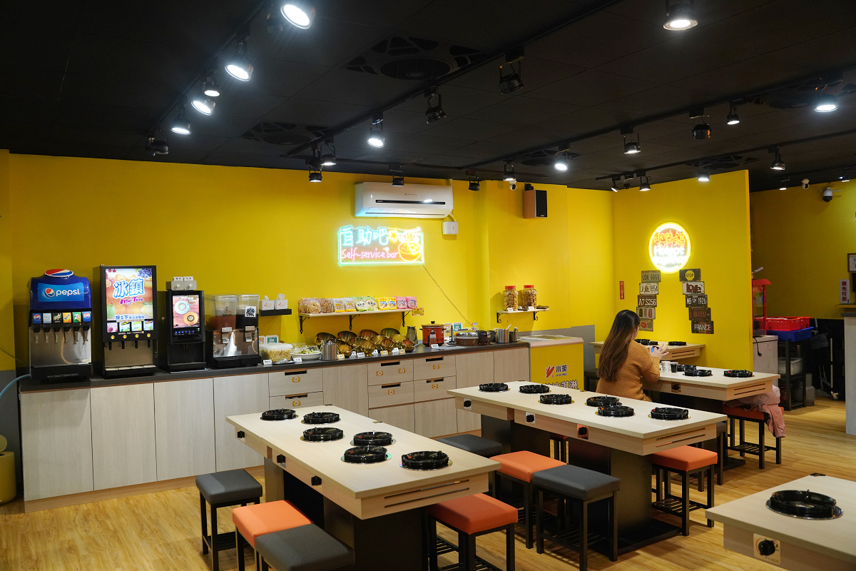【喫夥鍋時尚百元小火鍋中壢中原店】中原大學小火鍋推薦 豐富自助吧吃到飽 桶裝小型海陸鍋份量足