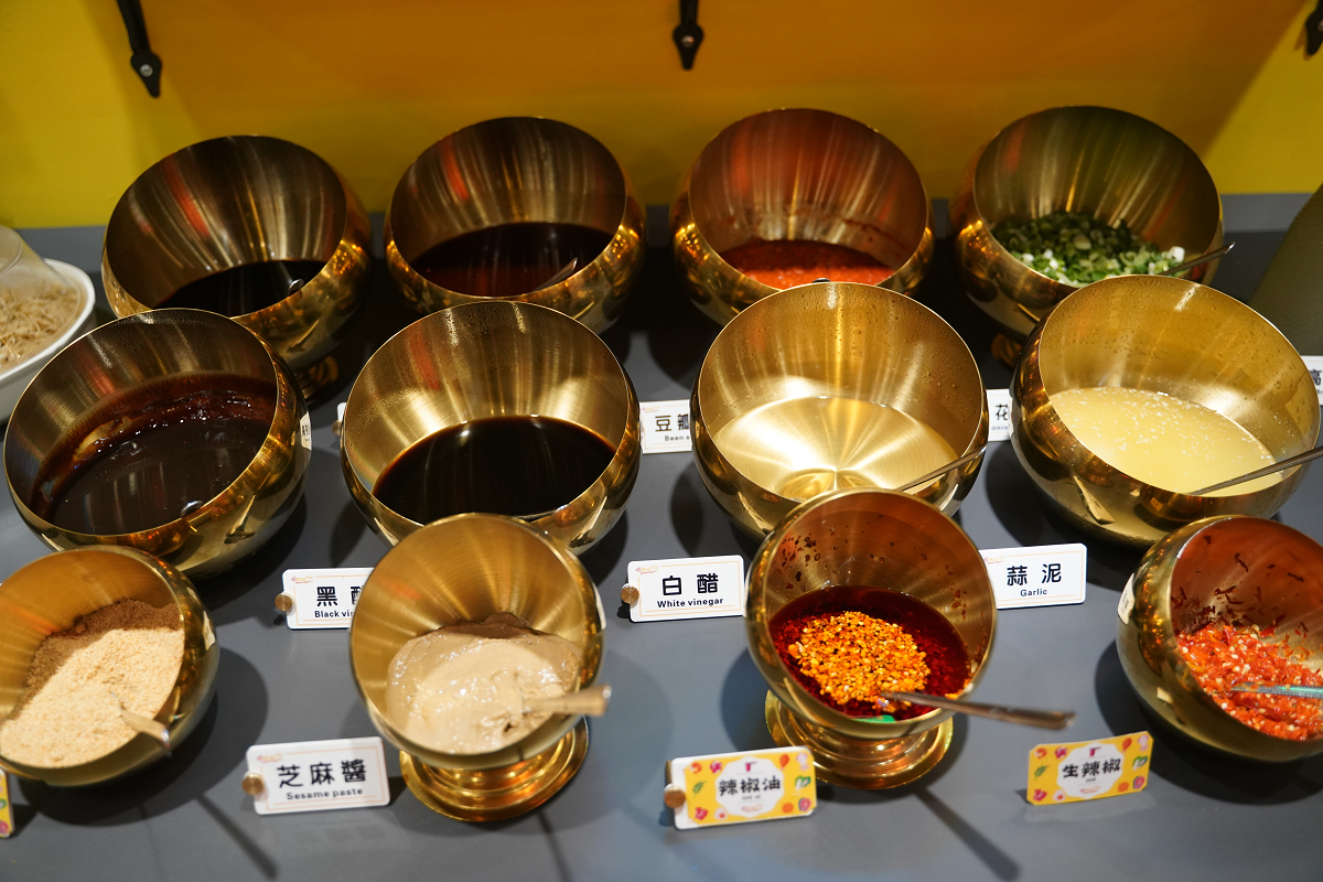 【喫夥鍋時尚百元小火鍋中壢中原店】中原大學小火鍋推薦 豐富自助吧吃到飽 桶裝小型海陸鍋份量足